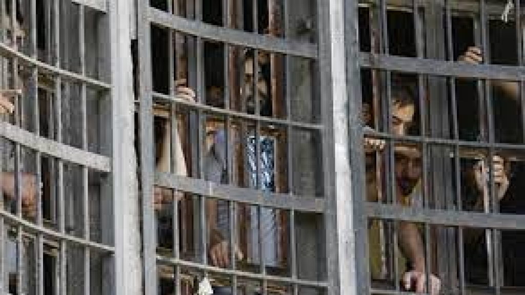 “العفو الدولية” تحذّر من زيادة الوفيات في سجون لبنان