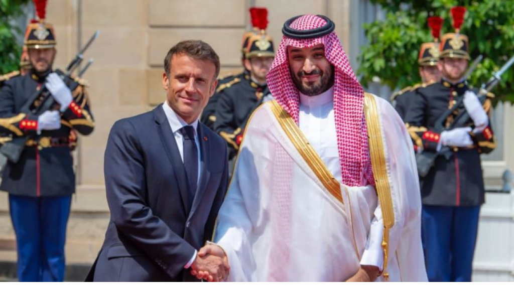 تشريع الضرورة رهن الانقسام السياسي الرئاسي: هل يحمل لودريان حصيلة فرنسية - سعودية - إيرانية؟