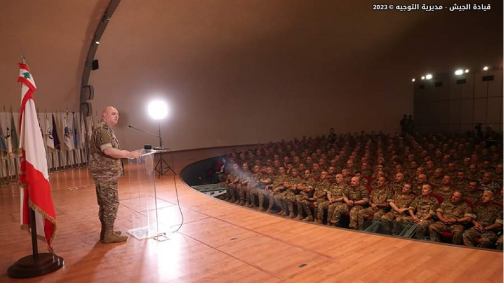 العماد جوزاف عون يشكر بري وميقاتي ويقلد الضباط شارات رتبة عميد
