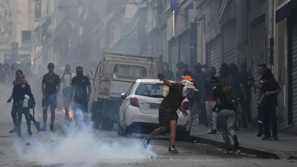 فرنسا: الاحتجاجات تأخذ منعطفاً جديداً مع نهب متجر للسلاح في مرسيليا (فيديو)
