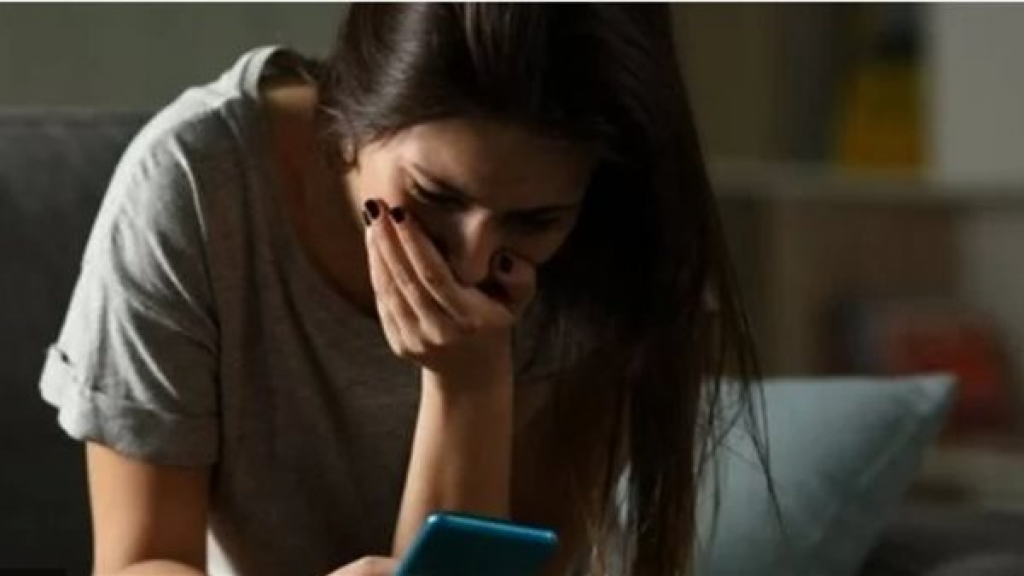 صوّر النساء عاريات سرّاً.. فحكم عليه بالسجن مدى الحياة