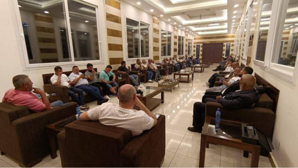 حدارة يجمع عائلة 