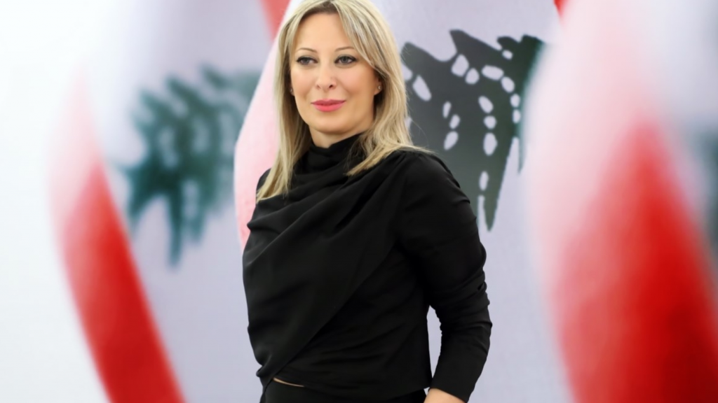 غادة أيوب: سقط القناع