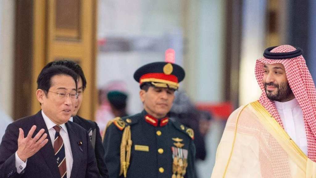 بالفيديو.. بن سلمان يستقبل رئيس الوزراء الياباني في جدة