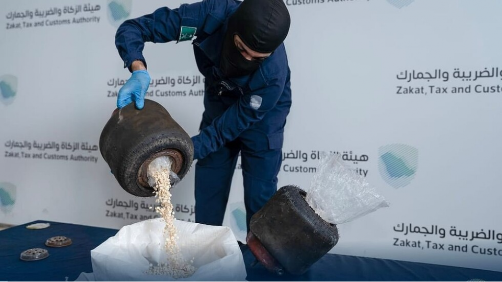 السعودية.. جمارك معبر الحديثة يحبط 3 محاولات لتهريب عشرات الآلاف من حبوب الكبتاغون