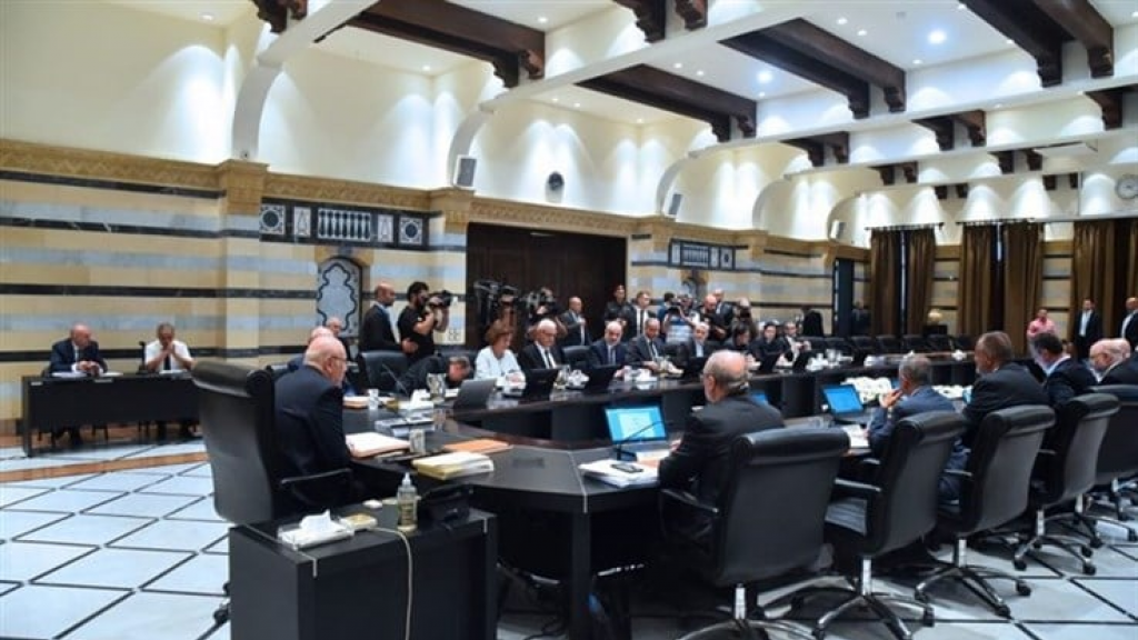 ميقاتي بجلسة الحكومة: نتابع مع الجيش والقوى الامنية ما يجري في مخيم عين الحلوة ونسعى لوقف هذه الاشتباكات