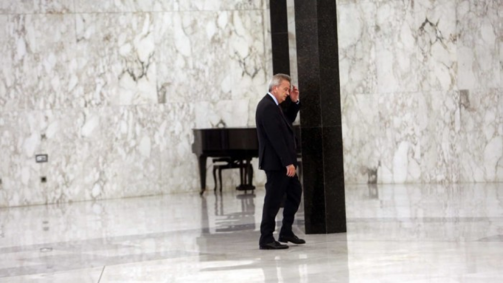 ترك رياض سلامة رهن التحقيق.. 