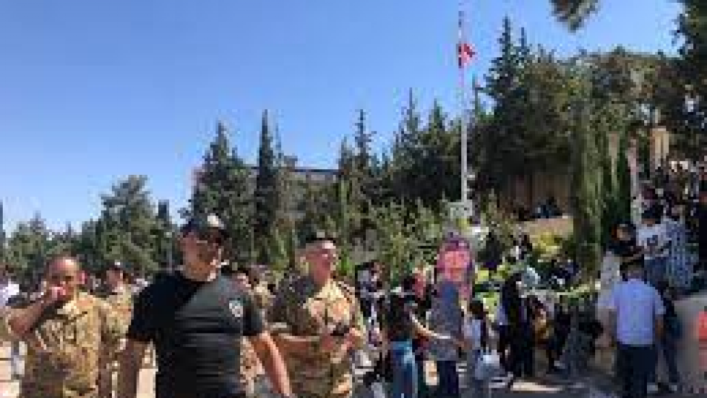 الجيش نظم يوماً مفتوحاً في بعلبك للطلاب والأهالي للتنبيه من خطورة المخدّرات