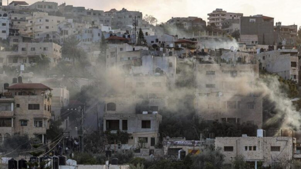 مسلحو «عين الحلوة» يحتلون مراكز وكالة غوث اللاجئين