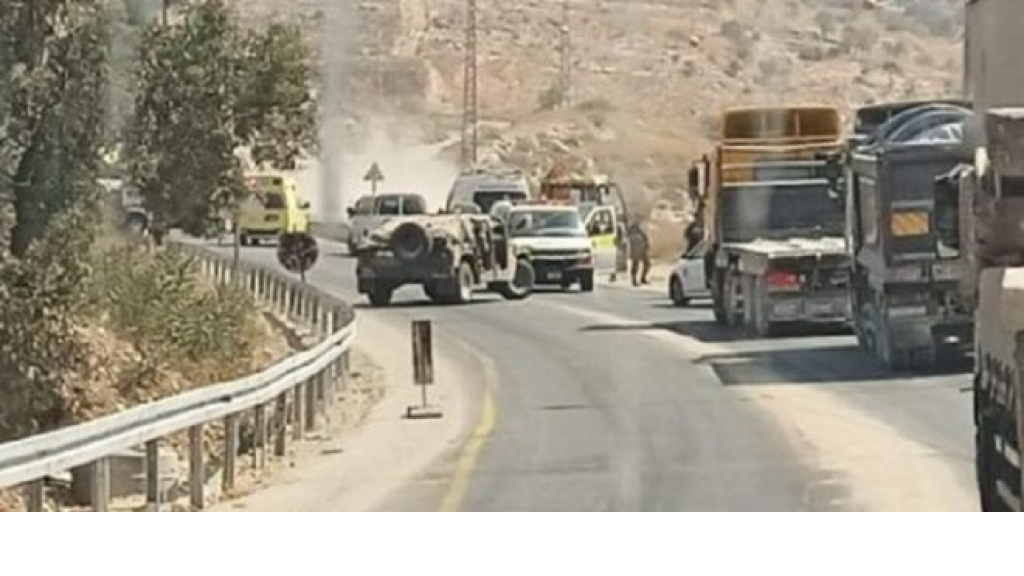 بالفيديو: إستهداف مركبة للمستوطنين في الخليل.. وسقوط إصابات ..