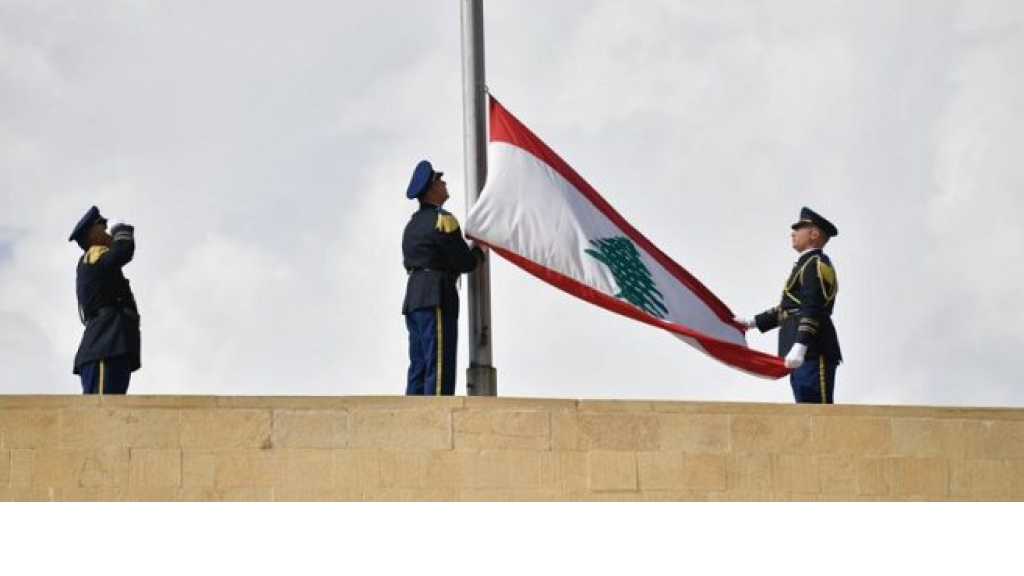 “الزائر” غريب.. والأبواب مقفلة.. والوطن “منديل”!