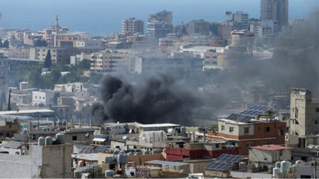 بالفيديو: اشتداد المعركة في مخيم عين الحلوة