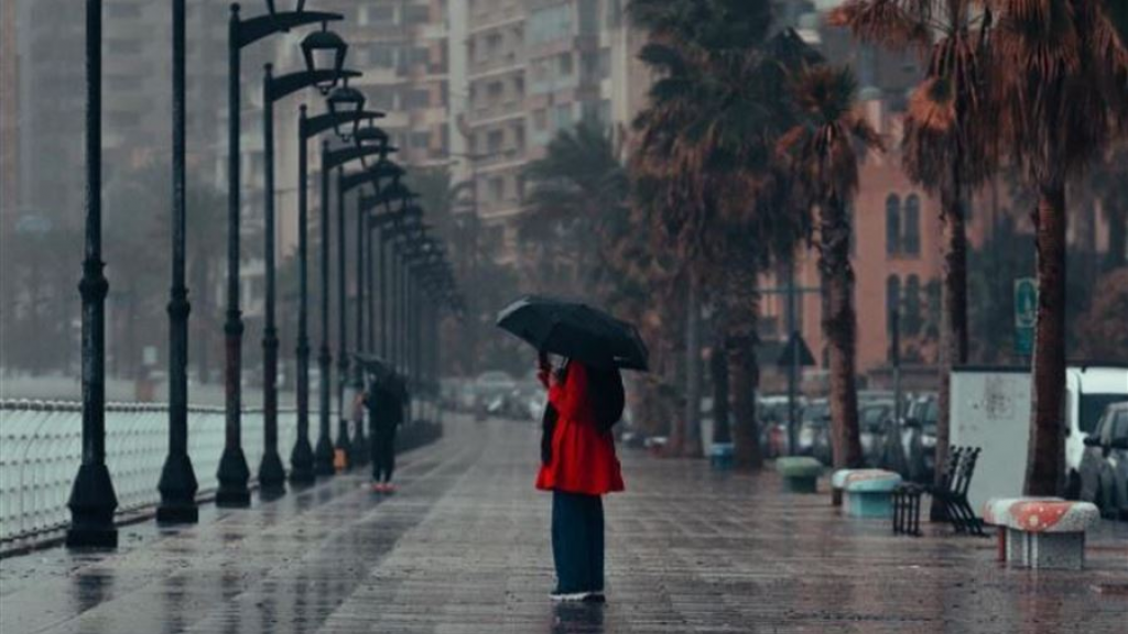 لبنان على موعد مع طقس خريفي بدءاً من اليوم.. تساقط أمطار وبرق ورعد!