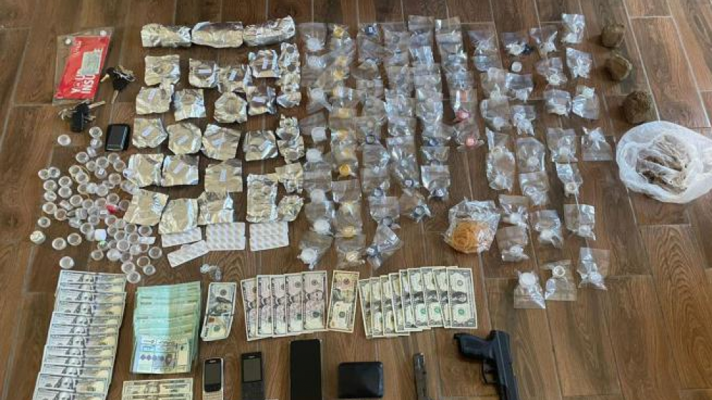 قاما بترويج المخدرات في “بشامون”.. هكذا تم الإيقاع بهما