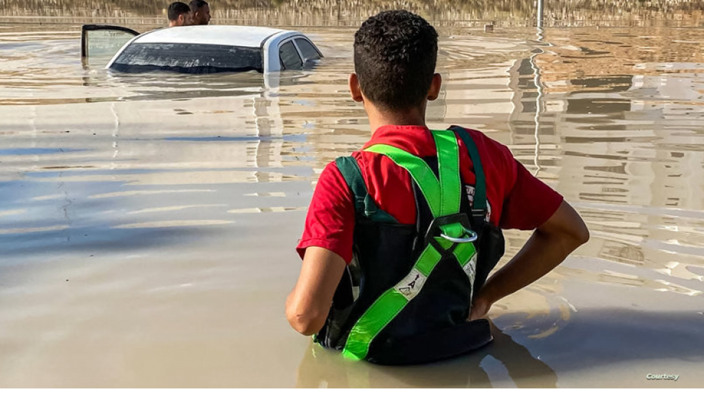 في وقت الخطر.. كيف تنجو وعائلتك من الفيضانات والأعاصير؟