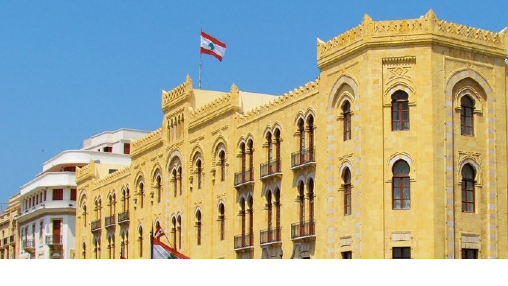 توقيف رئيس”بلدية” يُشعل الغضب.. هذا ما يحصل امام مفرزة حلبا