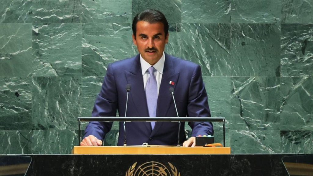 أمير قطر: الخطر أصبح محدقًا بمؤسسات الدولة في لبنان
