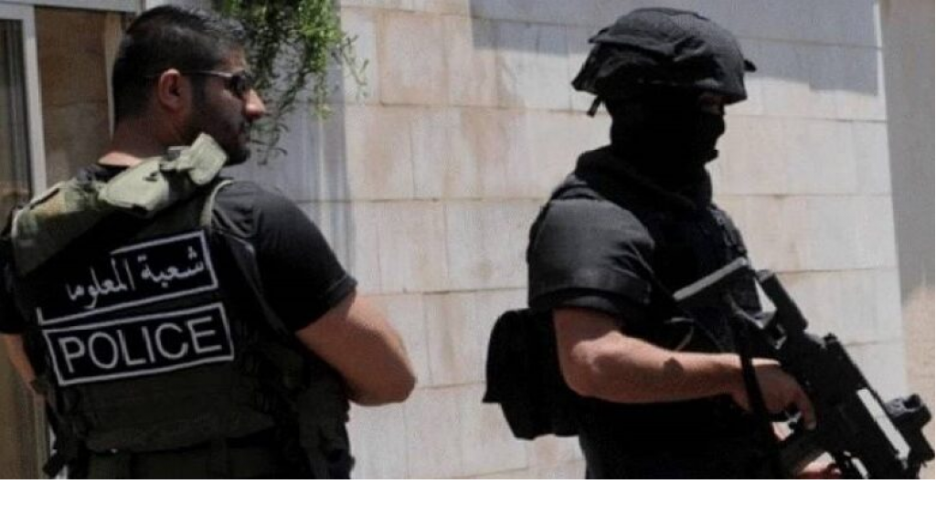 ضُبط بالجرم المشهود.. سارق “الدرابزين” في قبضة “المعلومات”