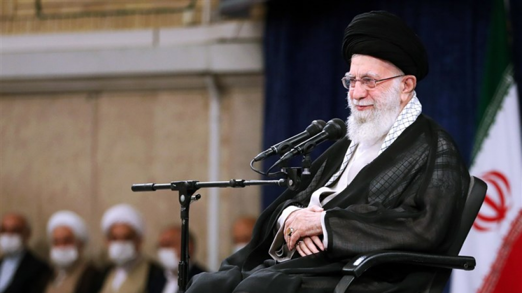 الإمام الخامنئي يستقبل حشداً من رواد ونشطاء الدفاع المقدس