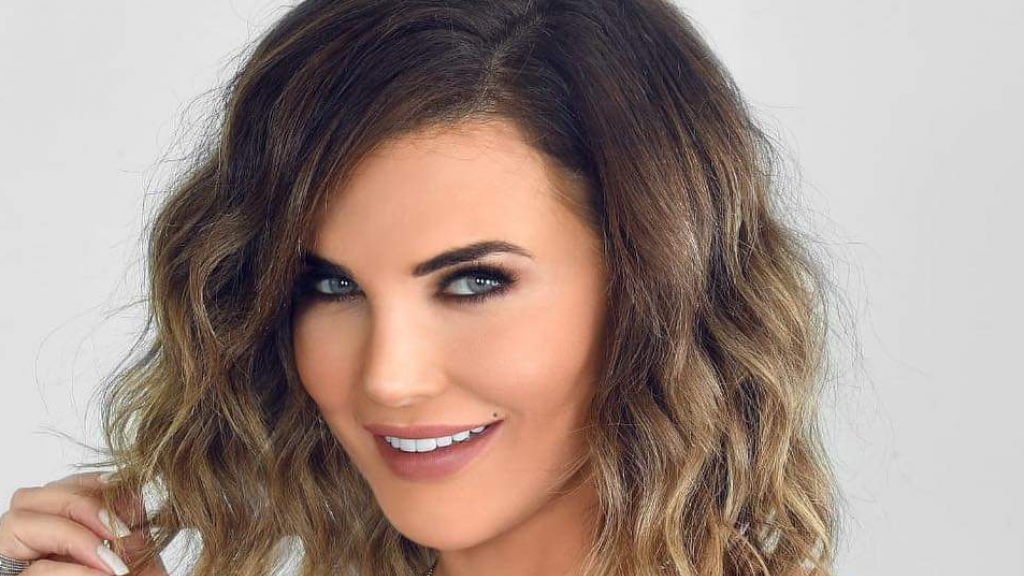 اميرة الشاشة..منى أبو حمزة تحوز على جائزة “التميّز في الصحافة” في نيويورك