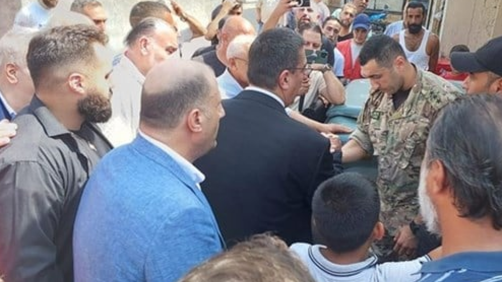 حجار توجه لتحية الجيش في عين الحلوة بعد إفتتاح مستوصف الشهيد معروف سعد: 