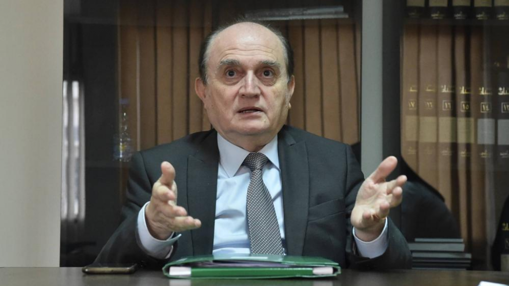 تصريح عند مباشرة العمل وآخر كل ثلاث سنوات وآخر عند إنتهاء الولاية  هل تكشف 