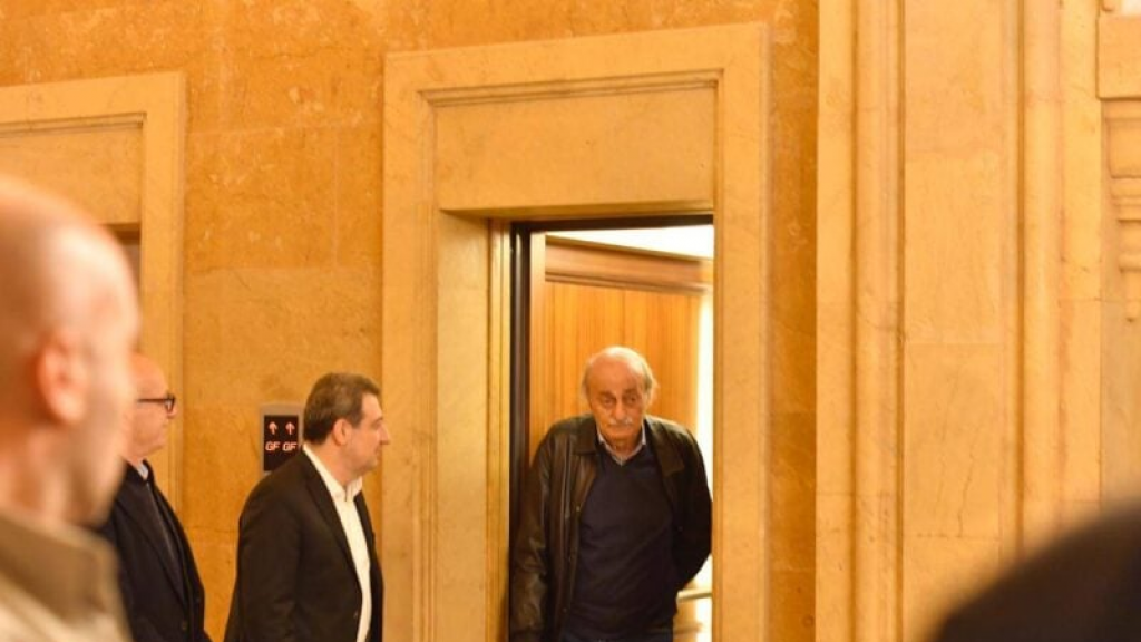 جنبلاط بعد لقائه بري نتمنى ان يبقى لبنان خارج هذه الدائرة الا اذا اصر العدو الإسرائيلي على الإعتداء