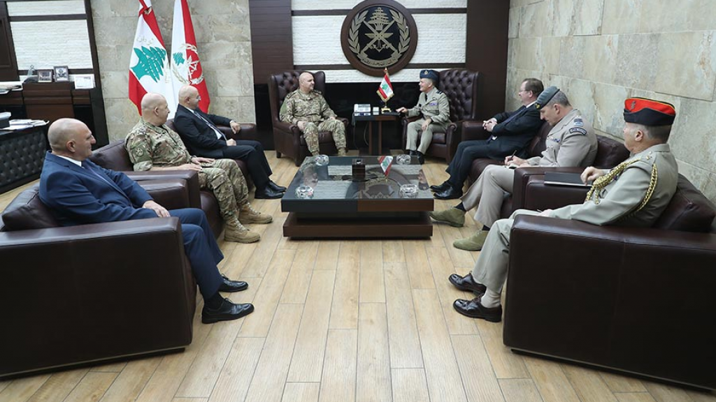 قائد الجيش عرض مع المستشار في وزارة الدفاع البريطانية التطورات على الحدود