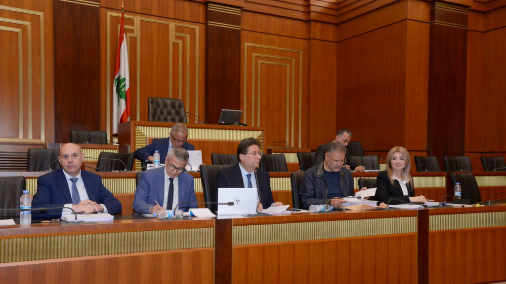 لجنة المال تنهي الفصل الثاني من موازنة ٢٠٢٤ المتعلق بقوانين البرامج وتصل الى المادة ٢٢ من الفصل الثالث المتعلق بالتعديلات الضريبية وتلغي ٤ مواد تتعلق بضريبة الدخل و بالسماح ببدل اضافي للادارات مقابل خدمات سريعة وتعلق مادتين حول ضريبة ال tva
