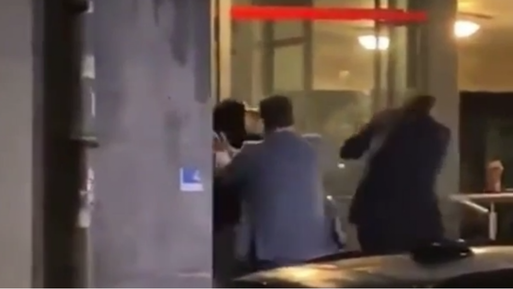 بعد رفضه إمداد أوكرانيا بالأسلحة.. زعيم حزب هولندي يتعرض للضرب في بلجيكا