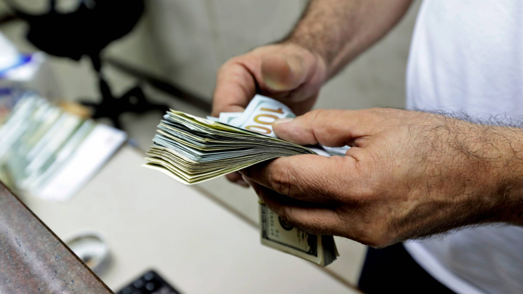 بالفيديو اقتحام بنك فينيسيا في مدينة صور