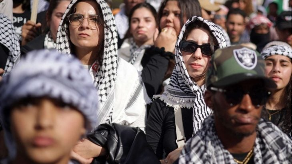 مينيابوليس: الآلاف يسيرون “من أجل فلسطين” امتداداً للمظاهرة التاريخية في واشنطن