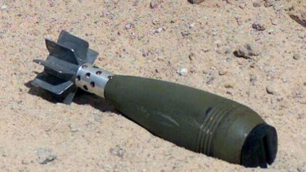 سقوط قذيفة هاون معادية على معمل حجارة 