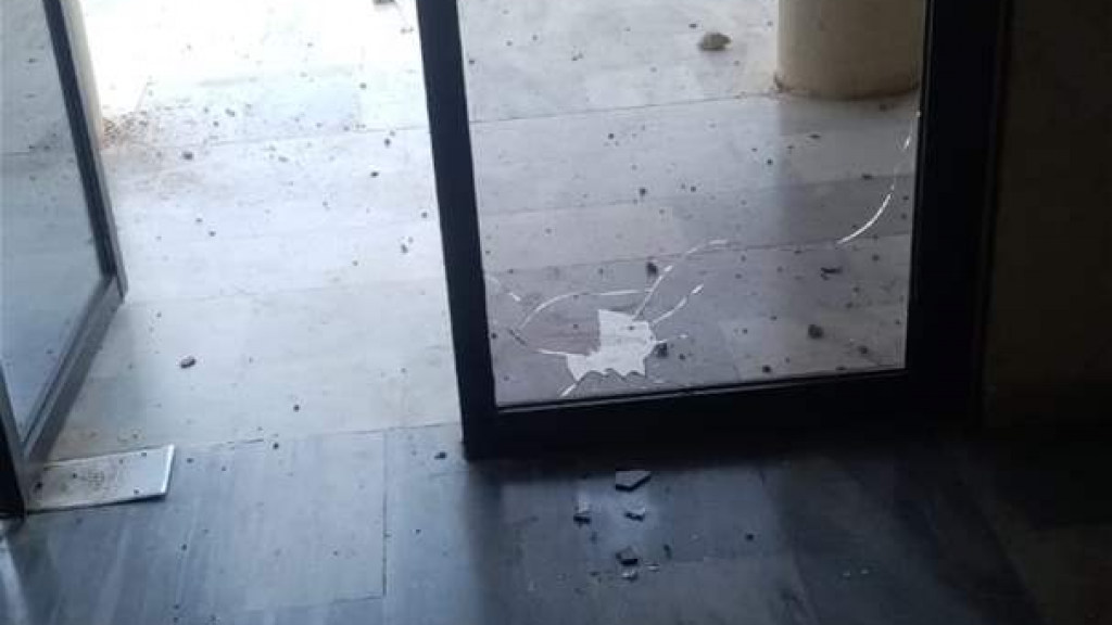 العدو يستهدف مستشفى ميس الجبل الحكومي