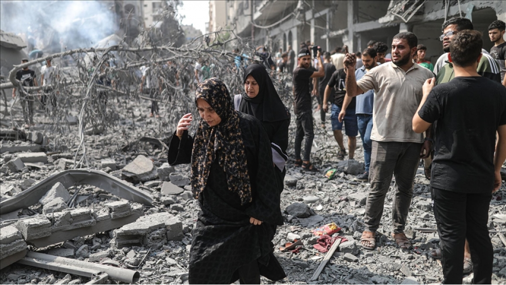 “مذبحة على الطريق”.. شهداء وجرحى بشارع صلاح الدين في غزة، قصفهم الاحتلال خلال عبورهم “الممر الآمن”