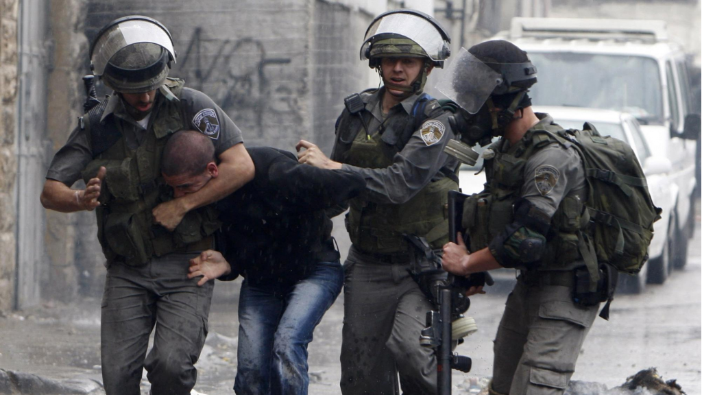 الاحتلال يعتقل فلسطينيي الضفة الغربيّة