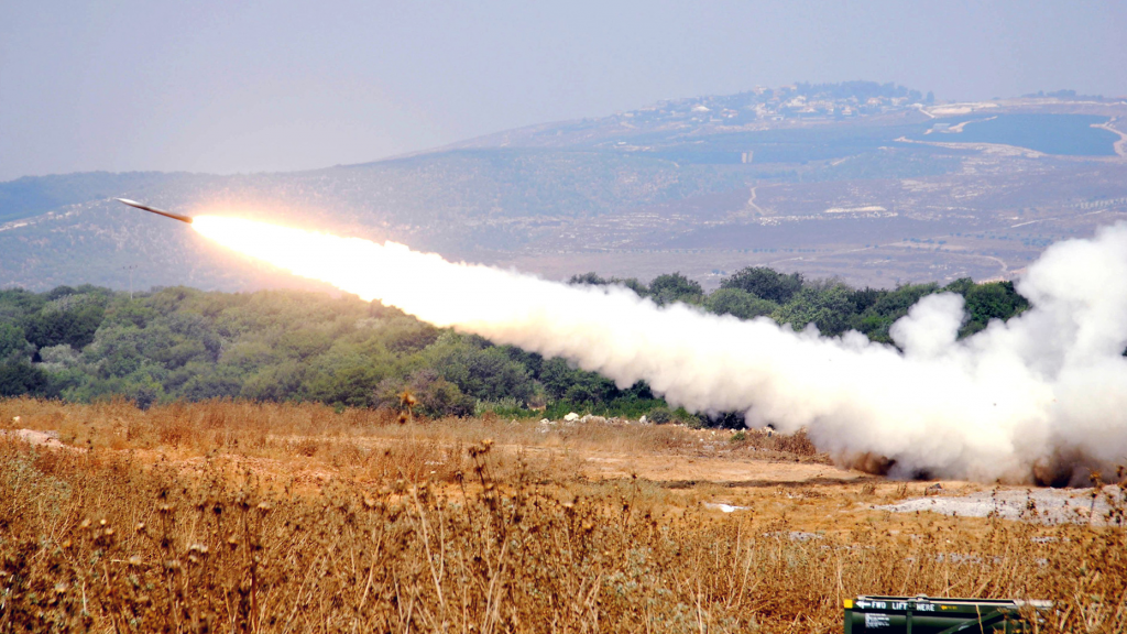 إعلام العدو: وابل من الصواريخ أُطلق من لبنان