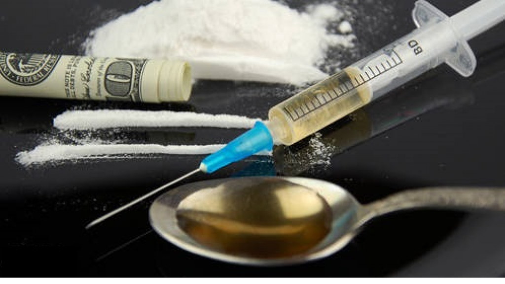 توقيف مروّج هيرويين في منزله في حي السلم...!