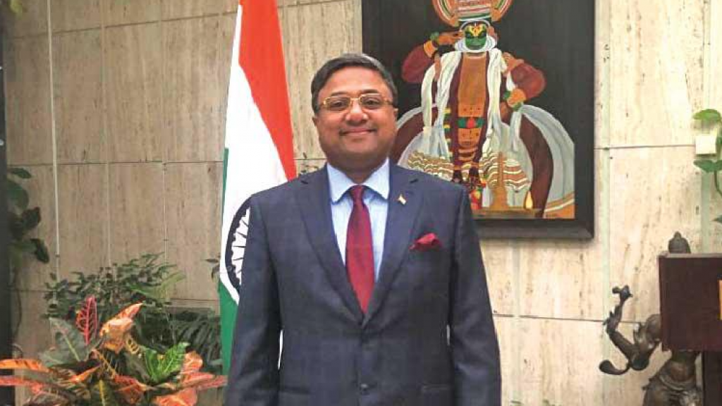 سفير الهند قدم للخارجية مولدًا كهربائيًا!!