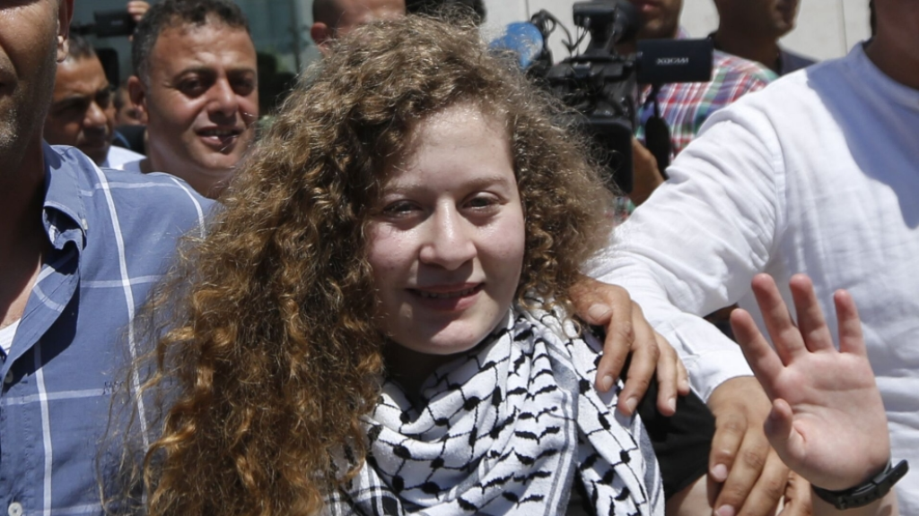 بعد رضوخ الاحتلال لشروط المقاومة.. 50 أسيرة فلسطينية سيتنفسن الحرية من ضمنهن عهد التميمي
