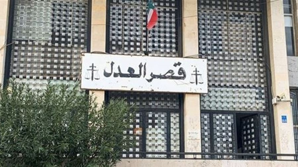 بالفيديو - عميد ومسلحون يعتدون على محام بالشتم ثم الضرب والإهانة.. إليكم التفاصيل!