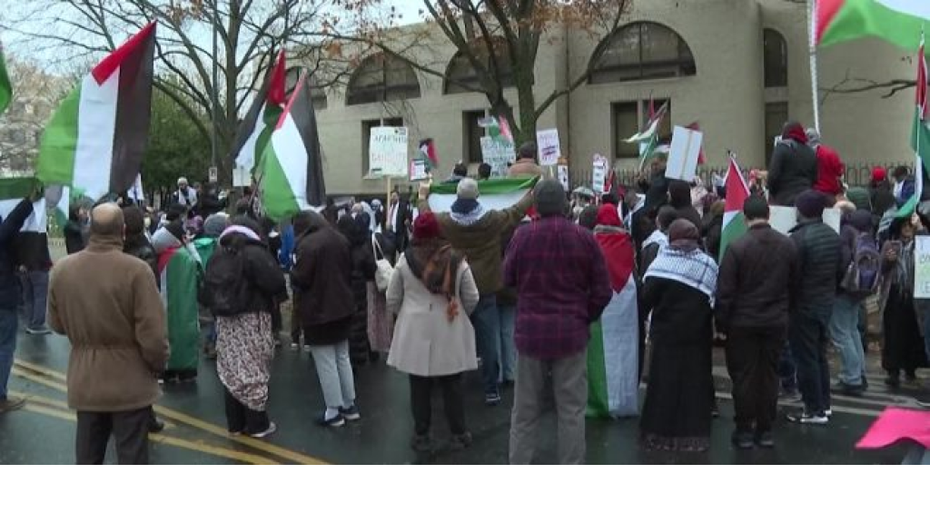 بالفيديو.. مظاهرات أمام سفارة “اسرائيل” في واشنطن دعماً لغزة!