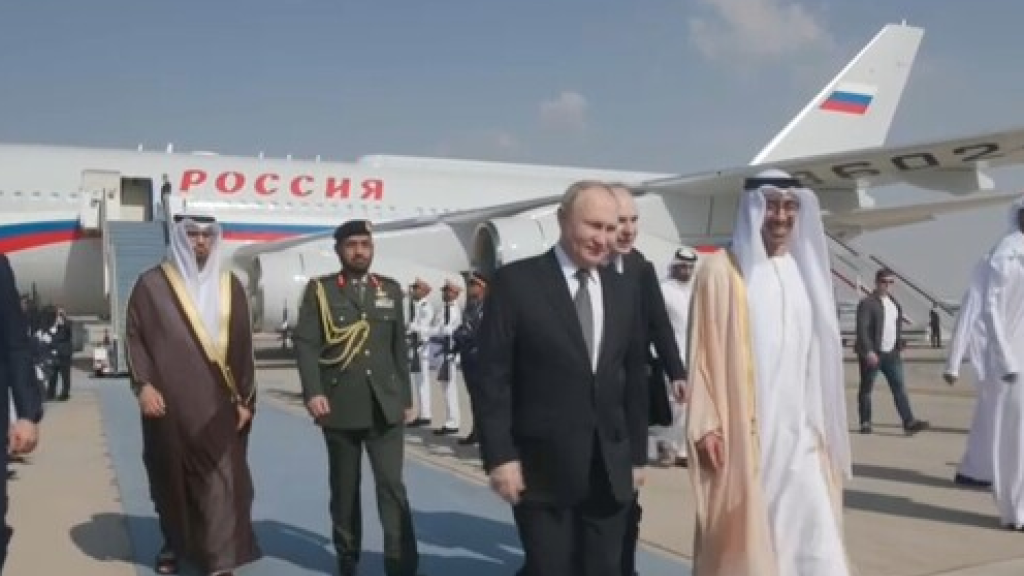فيديو - الرئيس الروسي فلاديمير بوتين يصل إلى أبو ظبي
