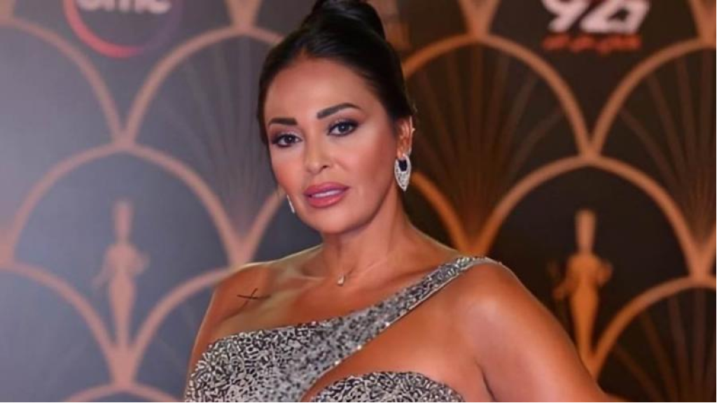 داليا البحيري تبهر جمهورها بإطلالة جريئة أمام البحر..فيديو