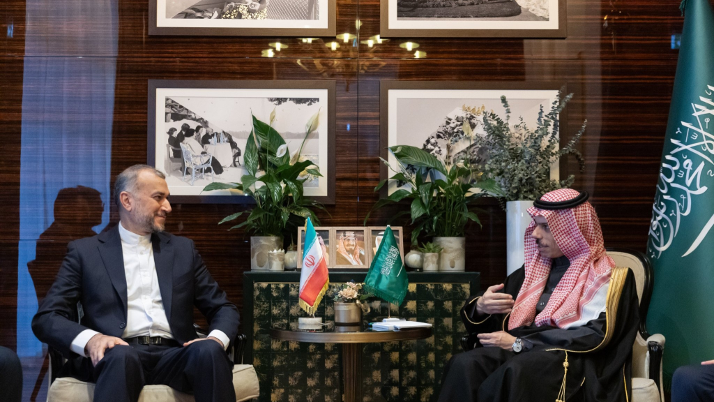 أمير عبد اللهيان لنظيره السعودي: مستعدون لتعزيز العلاقات مع الرياض