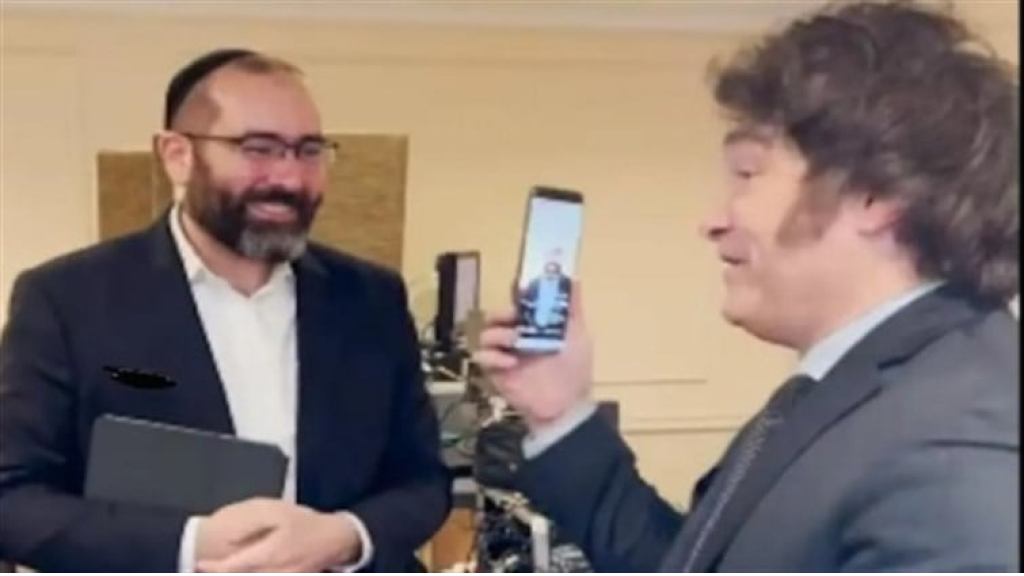 رئيس الأرجنتين الجديد المولّع  باليهودية يعيّن حاخامًا مغربي الأصل سفيرًا لدى إسرائيل