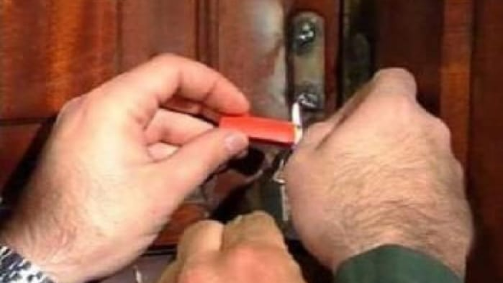 اقفال محل لبيع الحلويات بالشمع الأحمر في صيدا لمخالفته شروط الصحة العامة