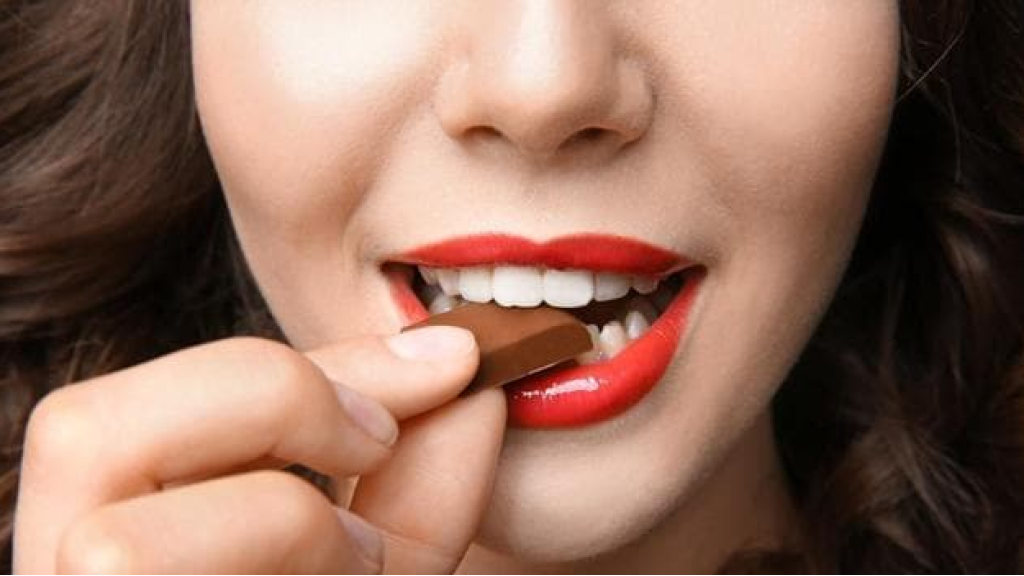 ما تأثير الشوكولاتة على النساء في منتصف العمر؟