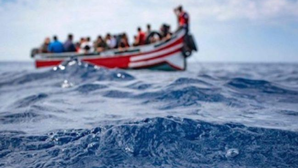 بعد تعطّل المركب... إنقاذ 54 مهاجرًا غير شرعيّ مقابل شواطئ طرابلس