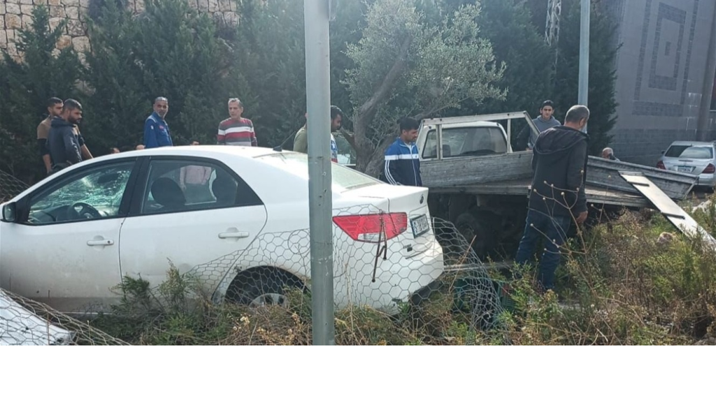 بالفيديو - جرحى جراء حادث سير بين عدد من السيارات في منطقة الكرنتينا